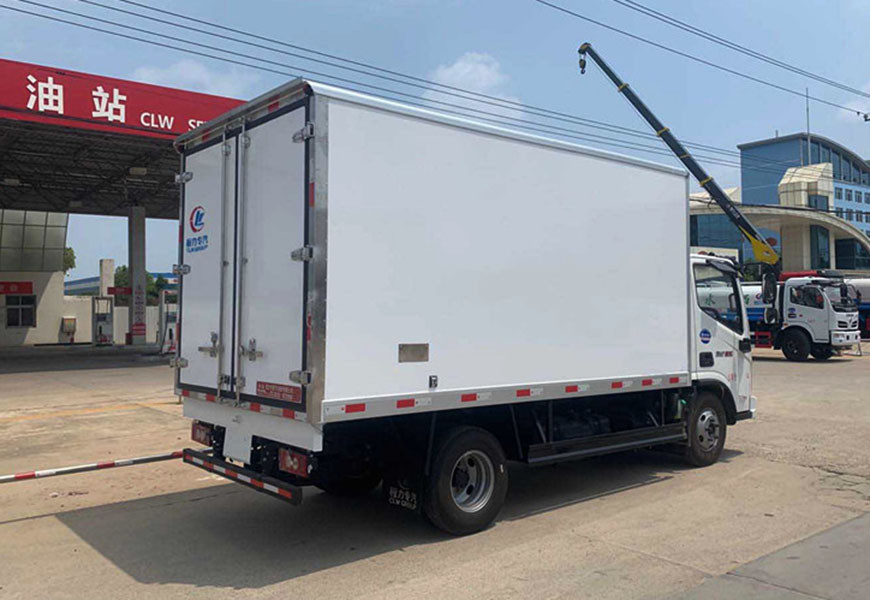 東風多利卡冷藏車側(cè)面圖