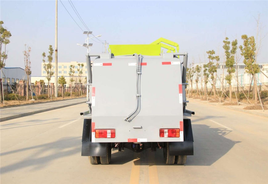 凱馬3方餐廚垃圾車后方位圖