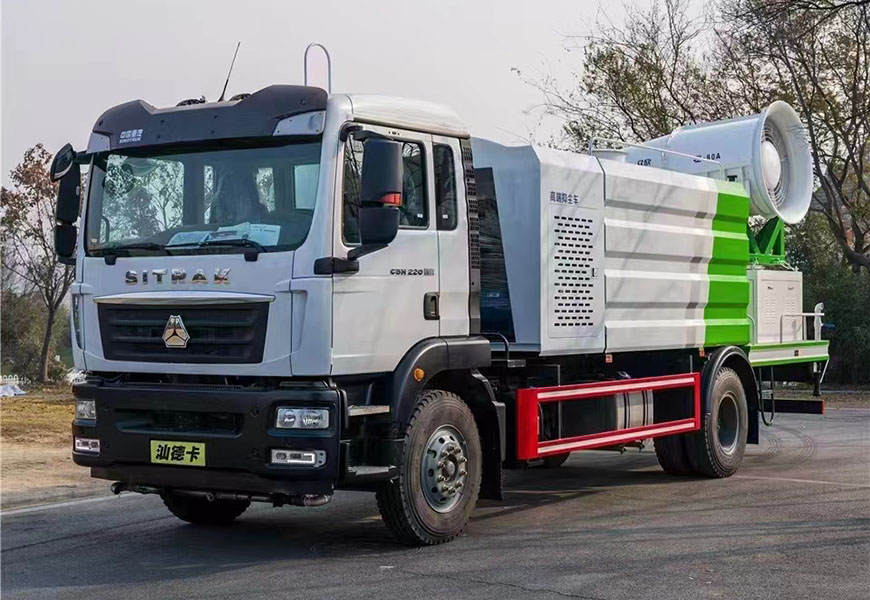 重汽汕德卡多功能抑塵車(chē)