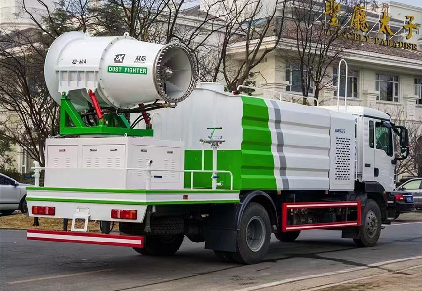 重汽汕德卡多功能抑塵車(chē)