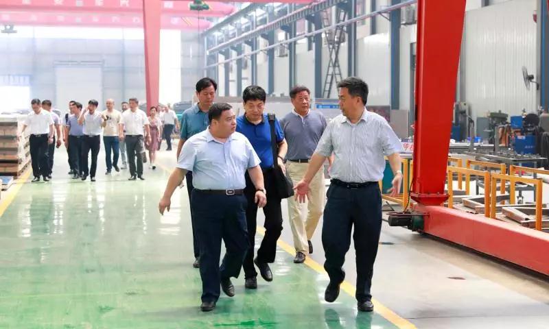 華菱星馬集團(tuán)劉漢如董事長蒞臨程力汽車集團(tuán)商務(wù)考察暨洽談戰(zhàn)略合作項目