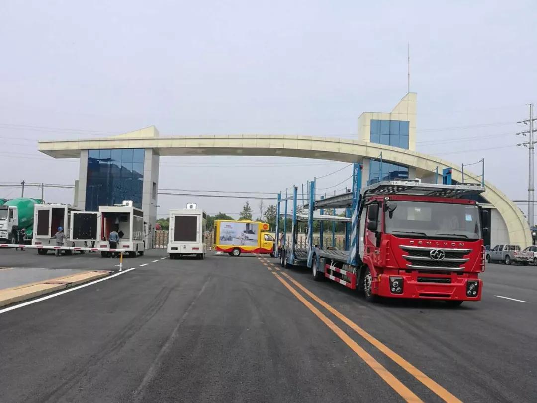 程力專汽公司生產(chǎn)經(jīng)濟(jì)工作綜合會相繼隆重召開