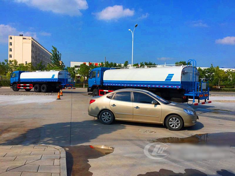 云南客戶(hù)批量訂購(gòu)的東風(fēng)后雙橋?yàn)⑺?chē)首次發(fā)車(chē)3臺(tái)